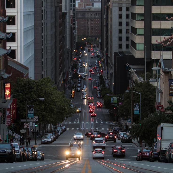 Parents evaluating schools in Germany